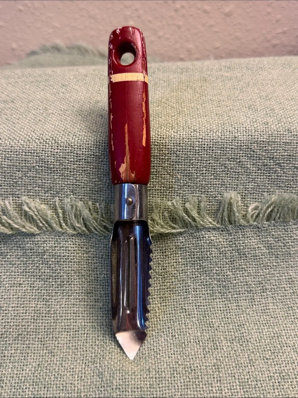 Red Handled Combination Peeler - Classic Vintage Kitchen Tool
